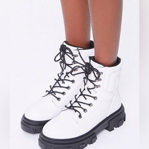 NWB Yoki Santy white combat boots